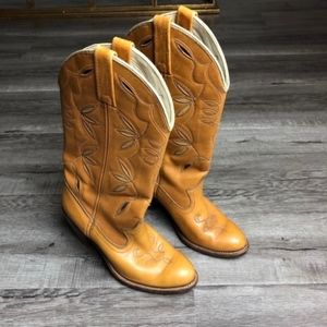 Dingo Leather Cowboy Boots In Camel